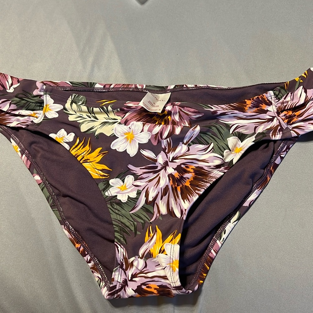 NWT Cute Swim Hipster Bottoms From Merona Size XL. Never Worn. Liner Still Attd.